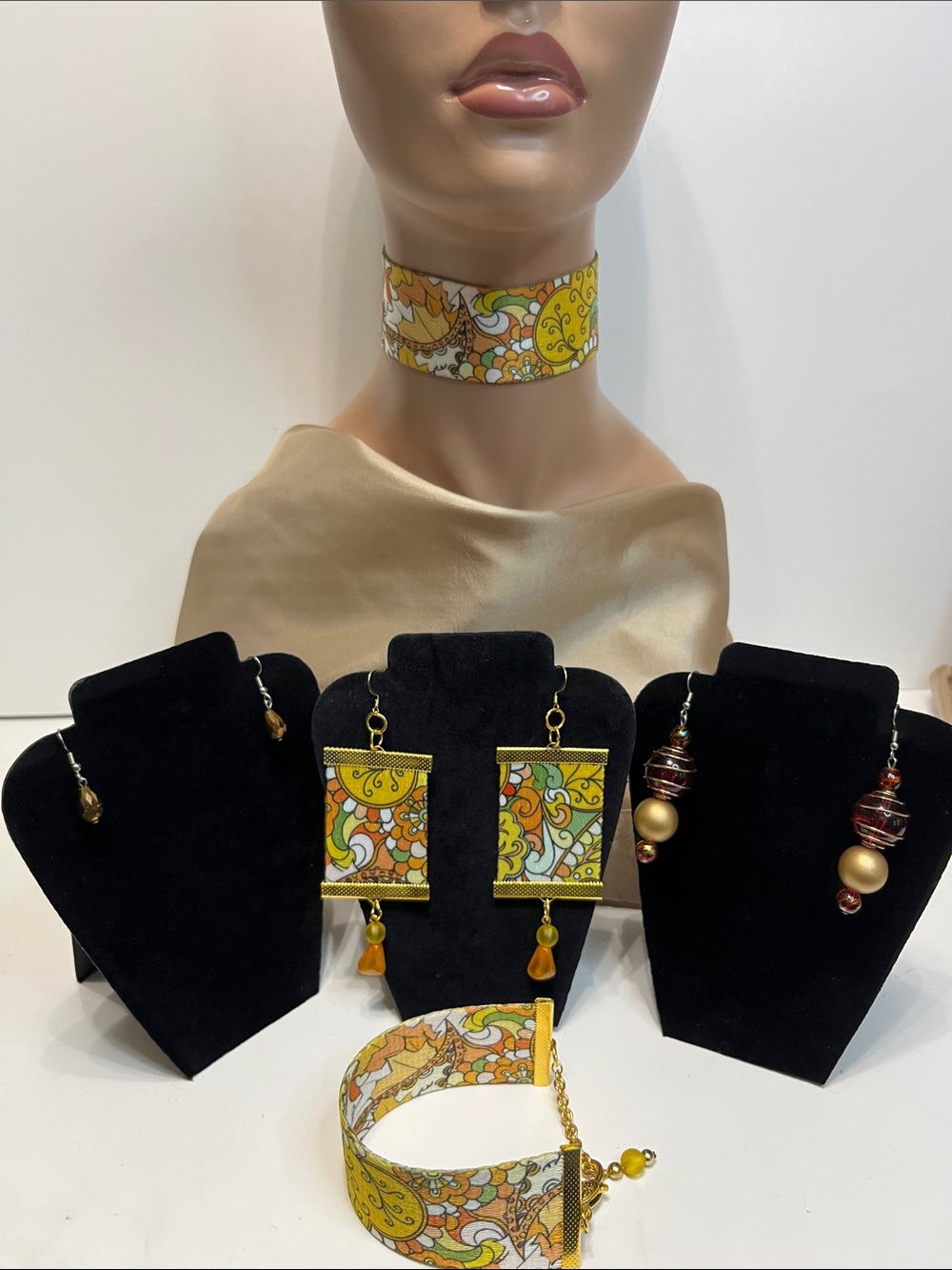 5 pc Gift Set Yellow Floral Pattern Women's Choker Bracelet and 3 pr Earrings
